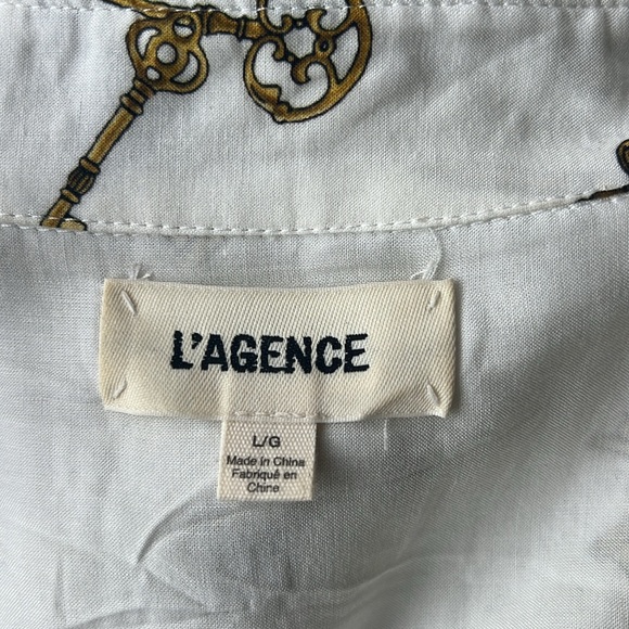L’AGENCE Blouse. with vintage key motif design. Size large 100% viscose. - Picture 6 of 6